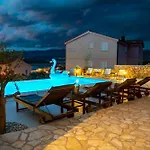 Luxury Allen With Pool 아파트 클림노