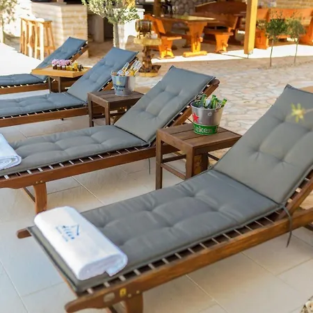 Luxury Allen With Pool Appartement Klimno