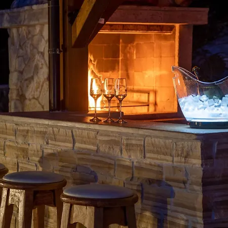 Luxury Allen With Pool Klimno