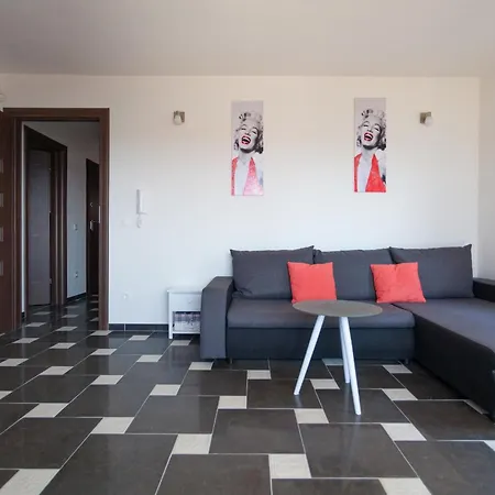 Luxury Allen With Pool