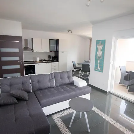 Luxury Allen With Pool Apartman *