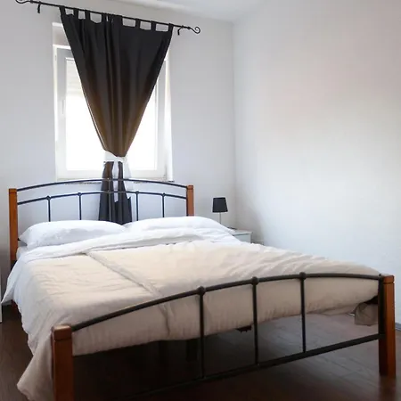 Luxury Allen With Pool Klimno