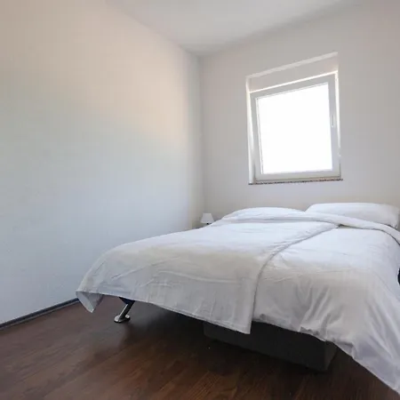 Luxury Allen With Pool Klimno