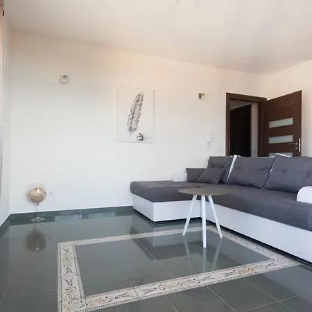 Luxury Allen With Pool * Klimno