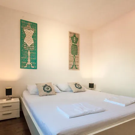 Luxury Allen With Pool Apartman *