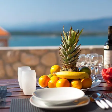 Luxury Allen With Pool Klimno