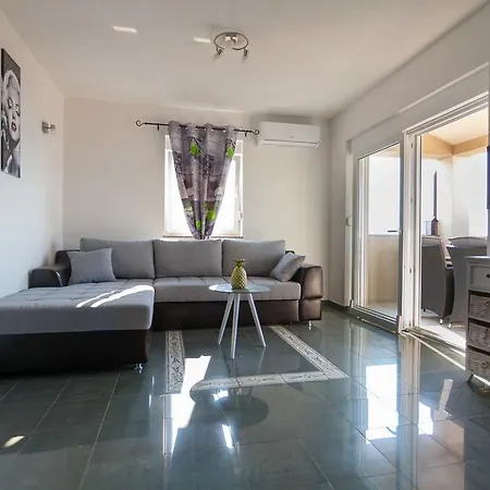 Luxury Allen With Pool Apartament