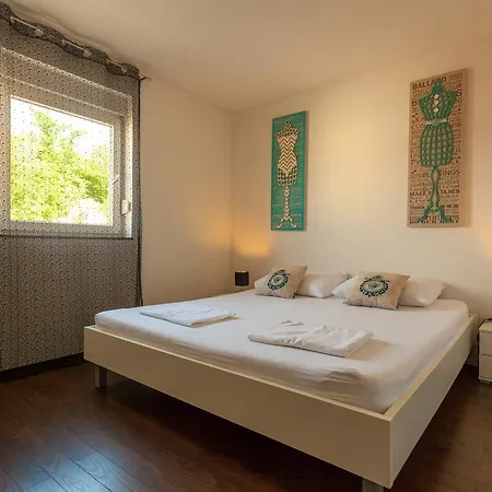 Luxury Allen With Pool Apartament