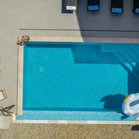 Luxury Allen With Pool Klimno