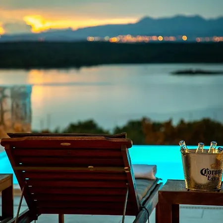 Luxury Allen With Pool Apartment Klimno