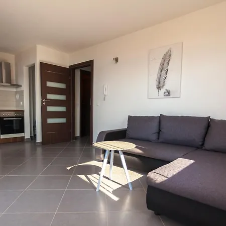 Luxury Allen With Pool Apartman Klimno