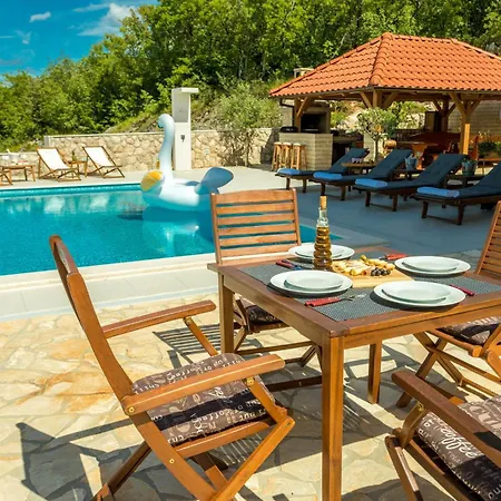 Luxury Allen With Pool Apartman