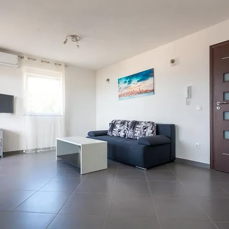 Luxury Allen With Pool Apartman Klimno