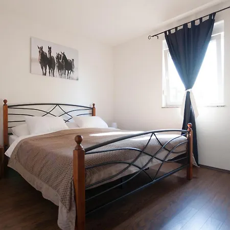 Luxury Allen With Pool Apartman Klimno