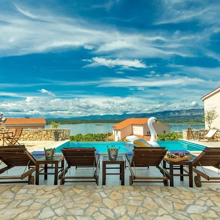 Luxury Allen With Pool * Klimno