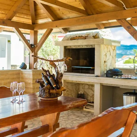 Luxury Allen With Pool Apartman Klimno