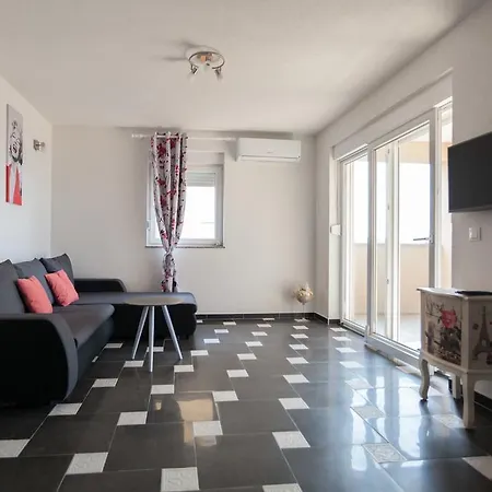 Luxury Allen With Pool Apartment Klimno