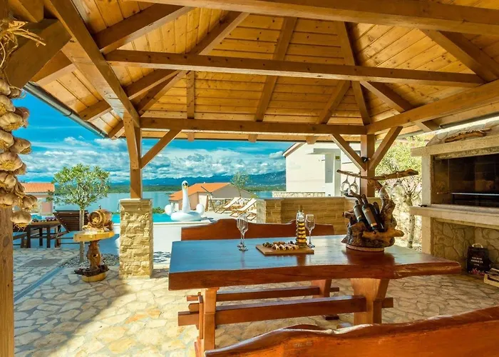 Luxury Allen With Pool Apartment