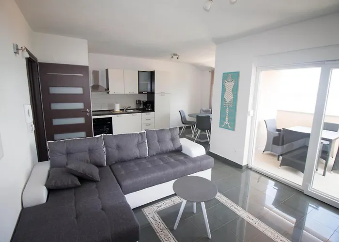 Luxury Allen With Pool Apartment *