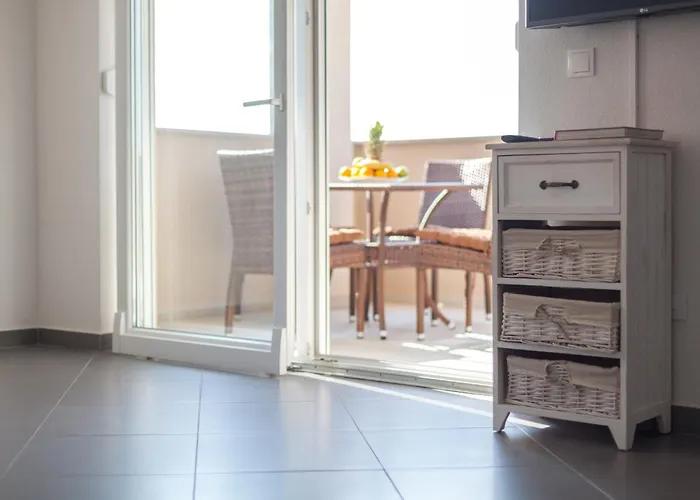 Luxury Allen With Pool Apartment Klimno