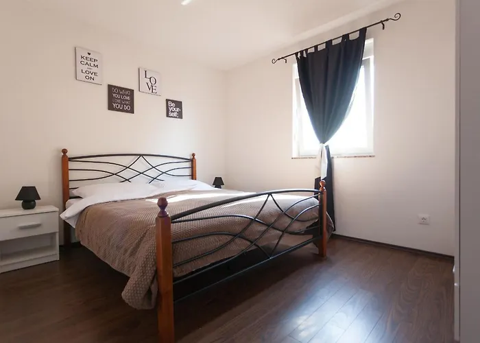 Luxury Allen With Pool