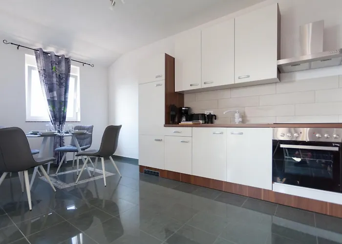 Luxury Allen With Pool * Klimno