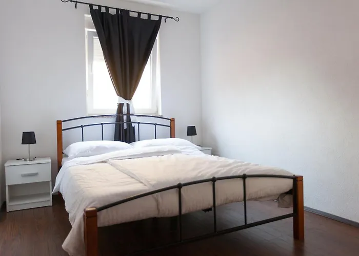 Luxury Allen With Pool Klimno