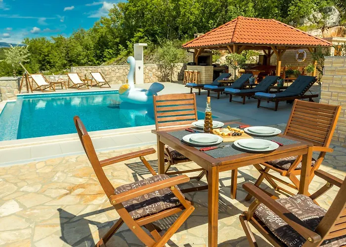 Luxury Allen With Pool Apartment