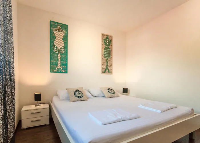 Luxury Allen With Pool Apartment *