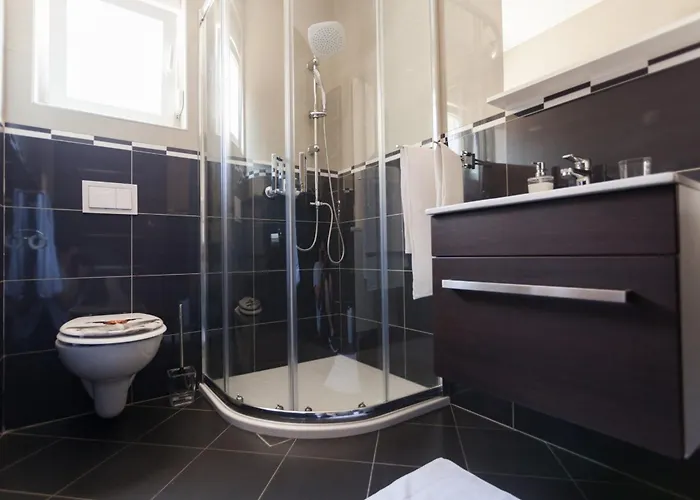 Luxury Allen With Pool Klimno