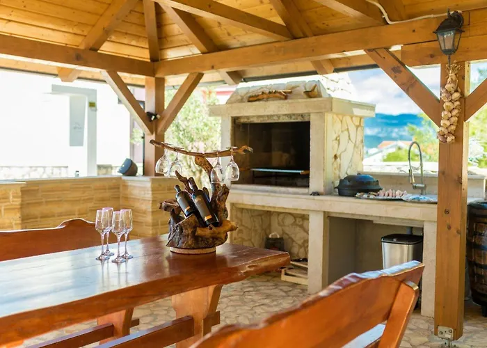 Luxury Allen With Pool Apartment Klimno