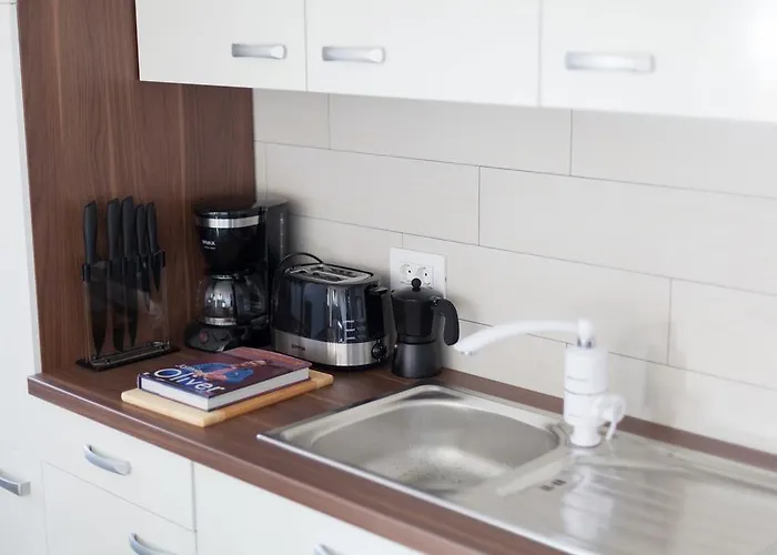 Luxury Allen With Pool Klimno